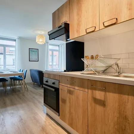 3-bedroom 3 Bathrooms Renovated In 2023 아파트 투르쿠앵