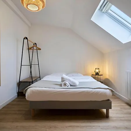 3-bedroom 3 Bathrooms Renovated In 2023 아파트 투르쿠앵
